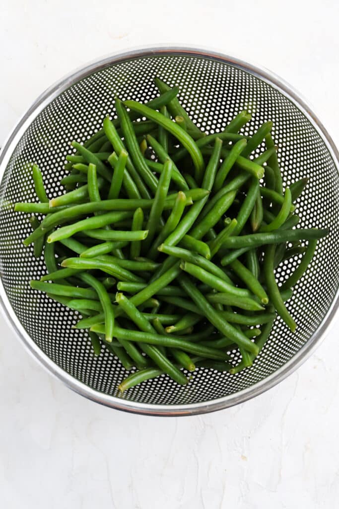 cook the green beans in boiling water