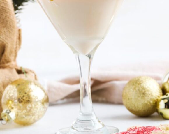 sugar cookie martini with cookies